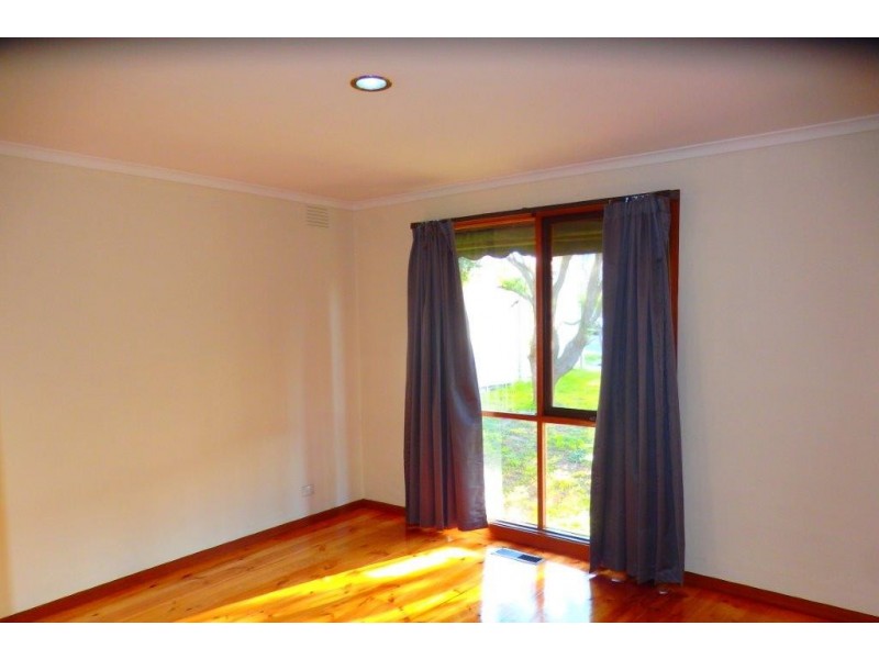 6 ARCADIA AVENUE, Hallam VIC 3803