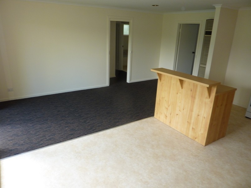 16 Regal Avenue, Hallam VIC 3803