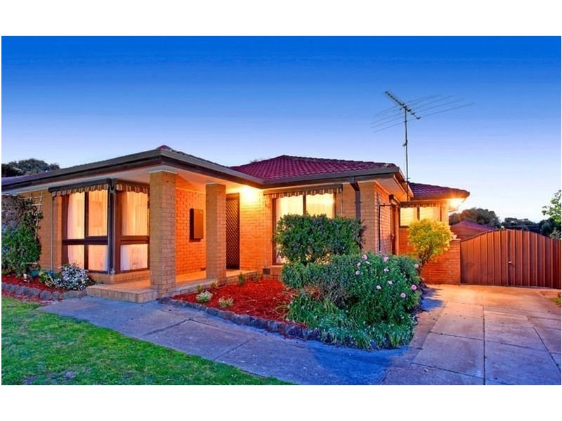 12 The Grange, Hampton Park VIC 3976