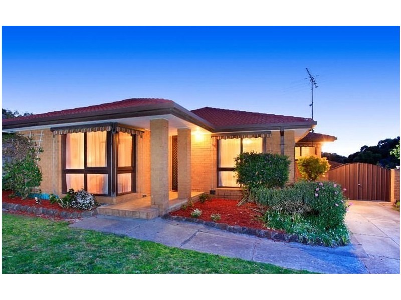 12 The Grange, Hampton Park VIC 3976