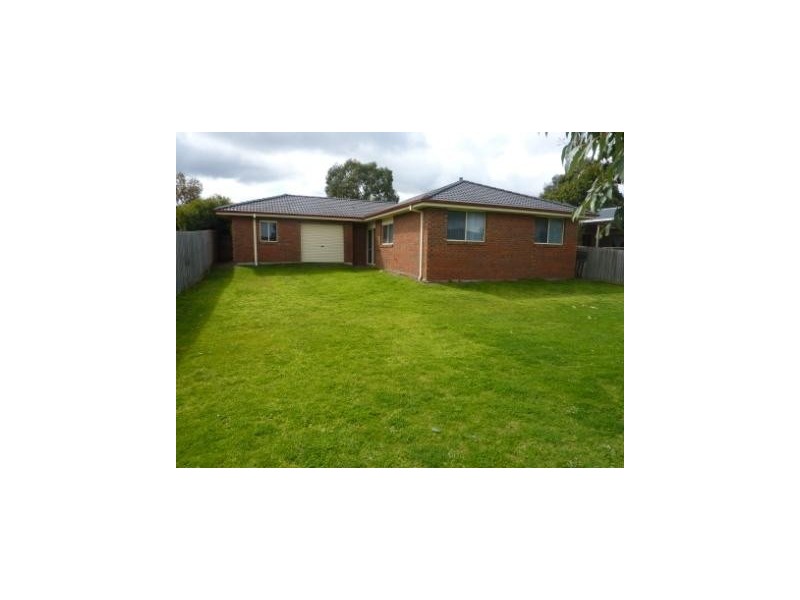 39 Hutchinson Drive, Lynbrook VIC 3975