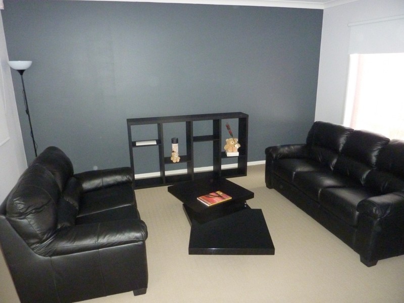 4 Agathis Alley, Cranbourne North VIC 3977