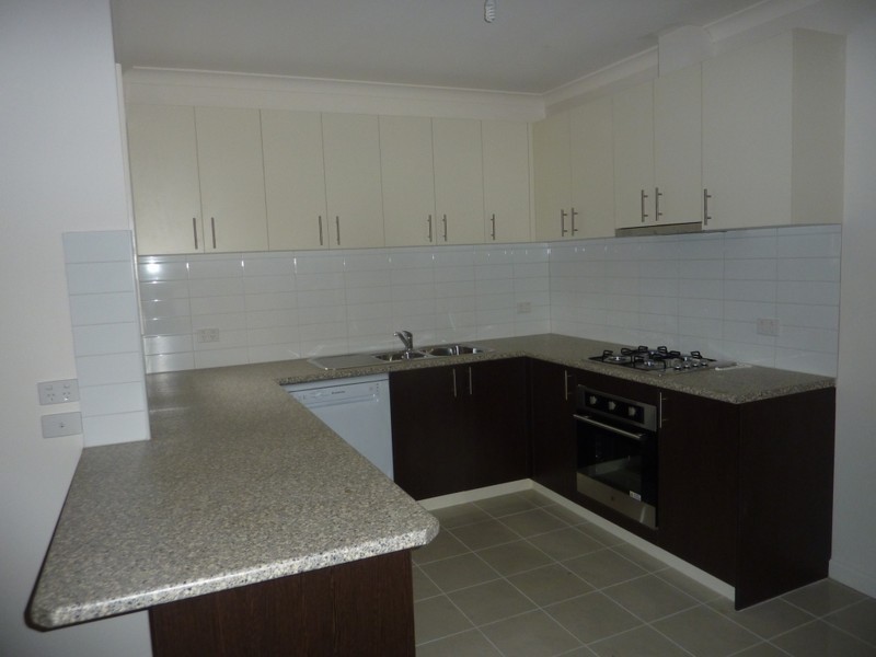 2/4 Young Road, Hallam VIC 3803