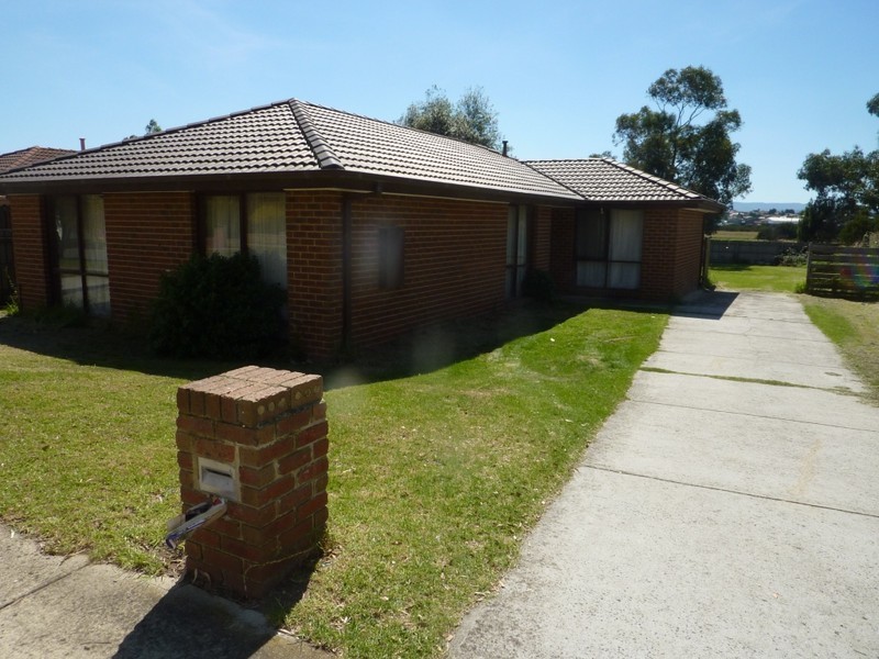 13 Blackwood Drive, Hampton Park VIC 3976