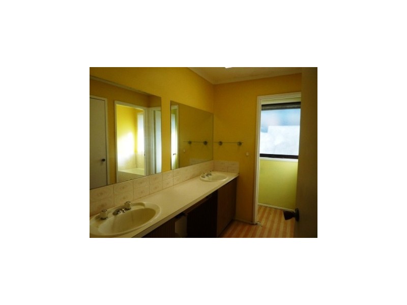 6 Sinclair Court, Hampton Park VIC 3976