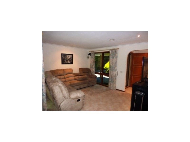 6 George Chudleigh Drive, Hallam VIC 3803