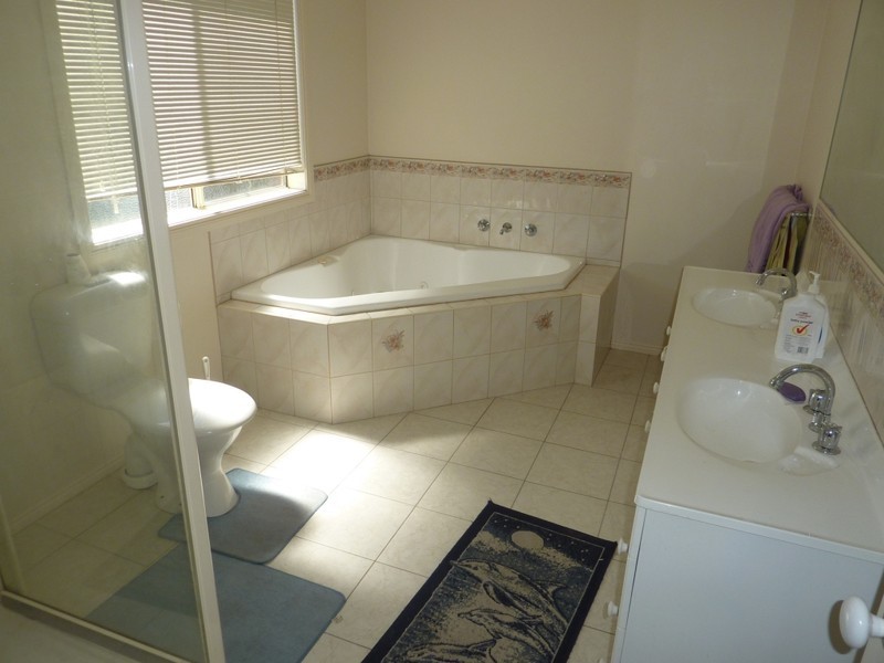 2 Rebecca Mac Court, Hallam VIC 3803