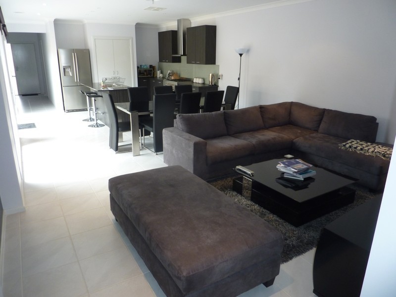 4 Agathis Alley, Cranbourne North VIC 3977