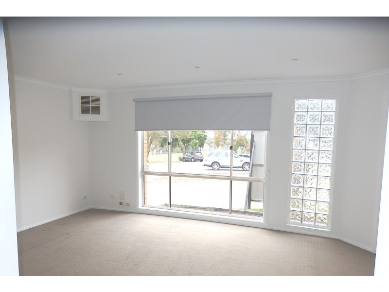 4 MARSHALL PLACE, Hallam VIC 3803