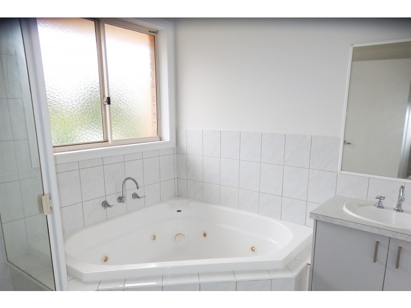 4 MARSHALL PLACE, Hallam VIC 3803