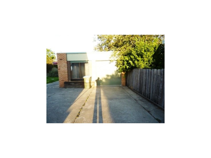 26 Charles Avenue, Hallam VIC 3803