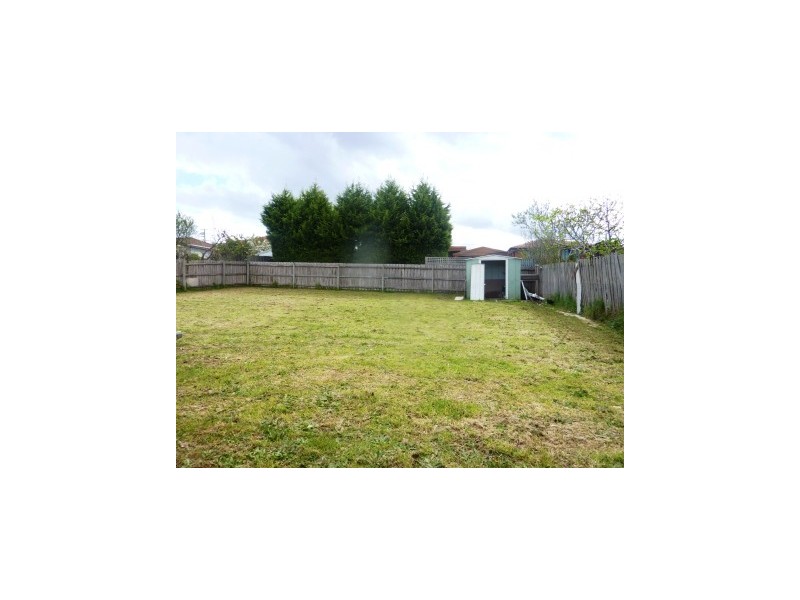 15 WEEDEN CRESCENT, Hallam VIC 3803
