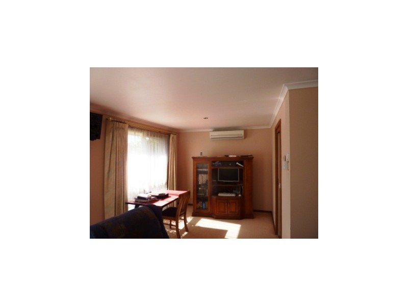 8 Marjoram Close, Hallam VIC 3803