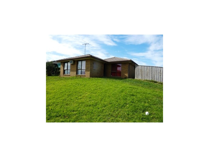 7  Godwin Crescent, Cranbourne North VIC 3977