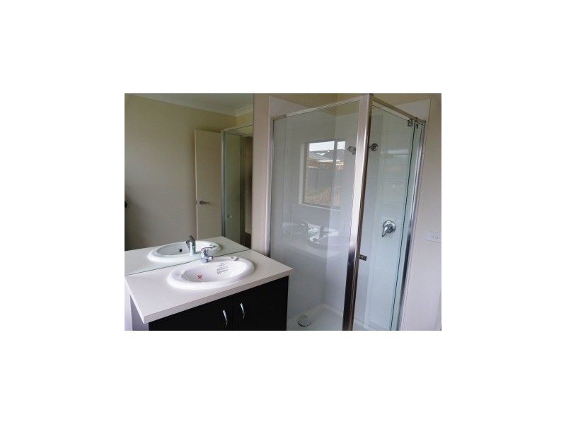 3 Hackney Crescent, Clyde North VIC 3978