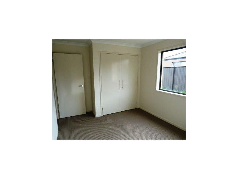 3 Hackney Crescent, Clyde North VIC 3978