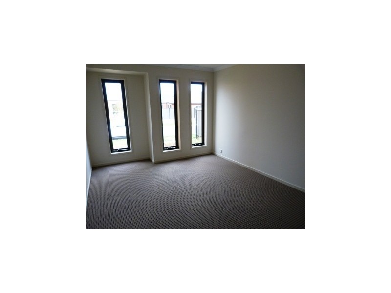 3 Hackney Crescent, Clyde North VIC 3978