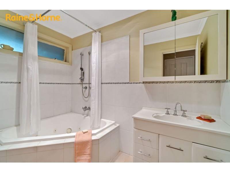 10 EVERTON CLOSE, Hallam VIC 3803