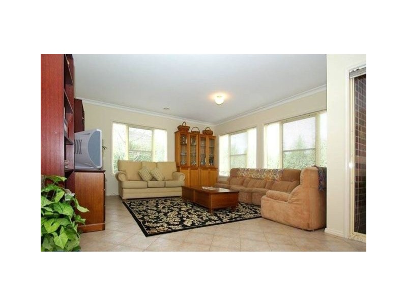 22 Hasluck Crescent, Lynbrook VIC 3975