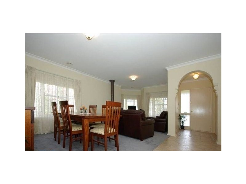 22 Hasluck Crescent, Lynbrook VIC 3975
