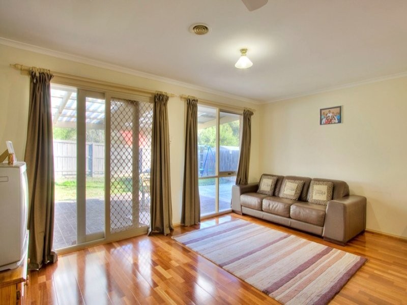 8 Pater Close, Narre Warren VIC 3805