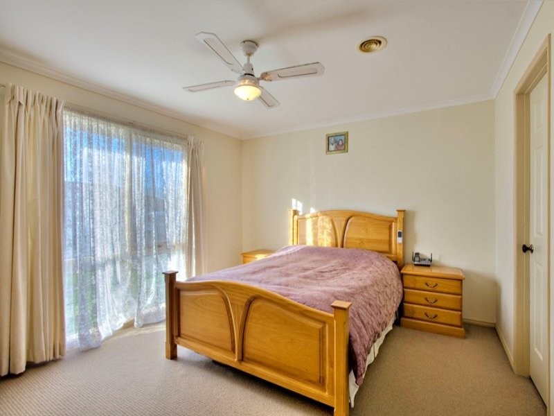 8 Pater Close, Narre Warren VIC 3805