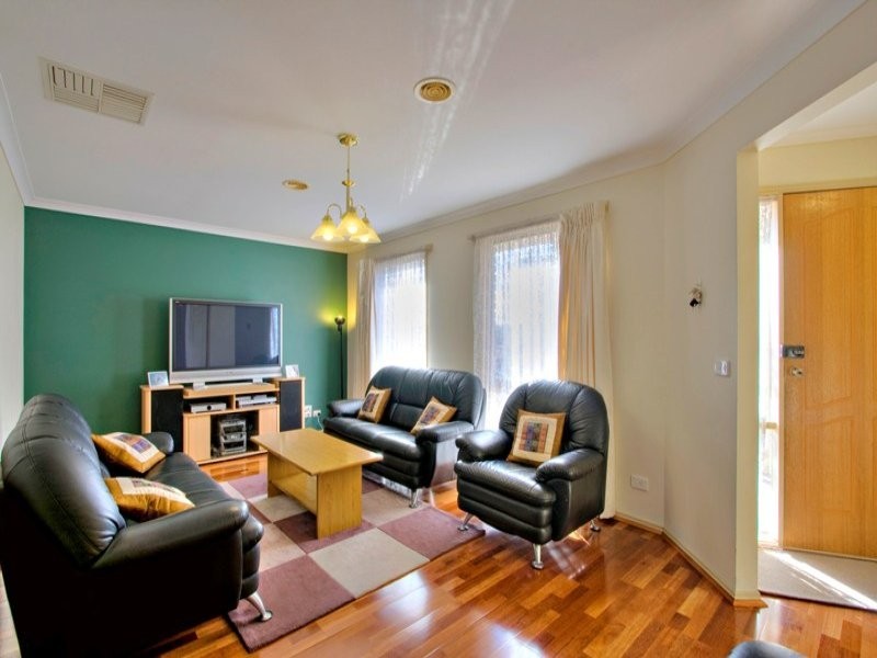 8 Pater Close, Narre Warren VIC 3805