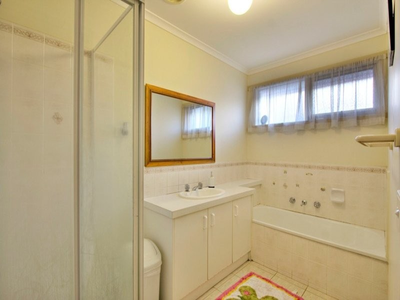 8 Pater Close, Narre Warren VIC 3805