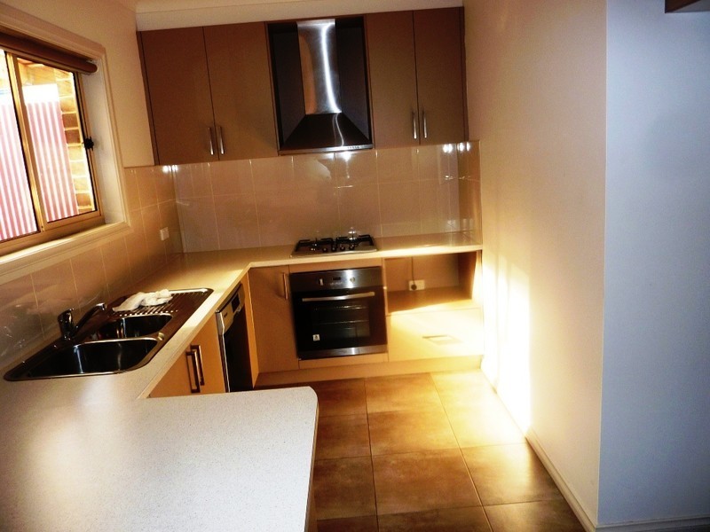 2/9 Allison Avenue, Eumemmerring VIC 3177