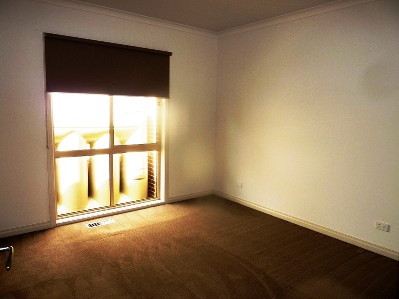 2/9 Allison Avenue, Eumemmerring VIC 3177