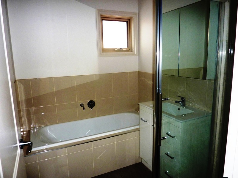 2/9 Allison Avenue, Eumemmerring VIC 3177