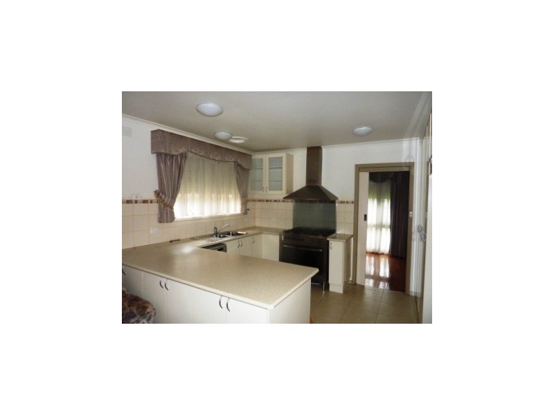 13 Frawley Road, Eumemmerring VIC 3177