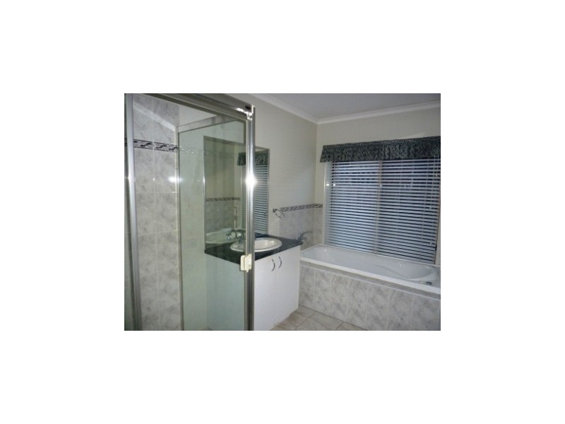 18 Ashmore Avenue, Narre Warren South VIC 3805