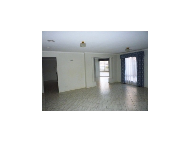 18 Ashmore Avenue, Narre Warren South VIC 3805