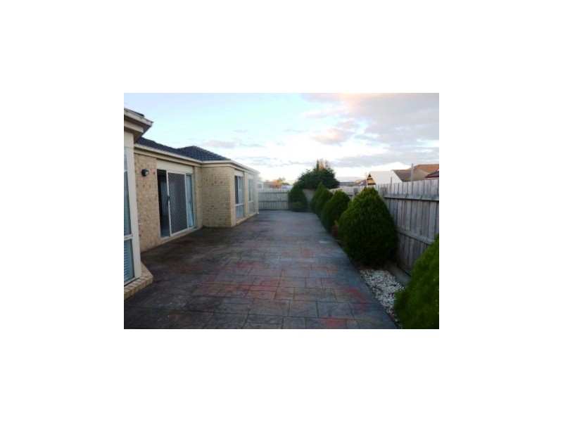 18 Ashmore Avenue, Narre Warren South VIC 3805