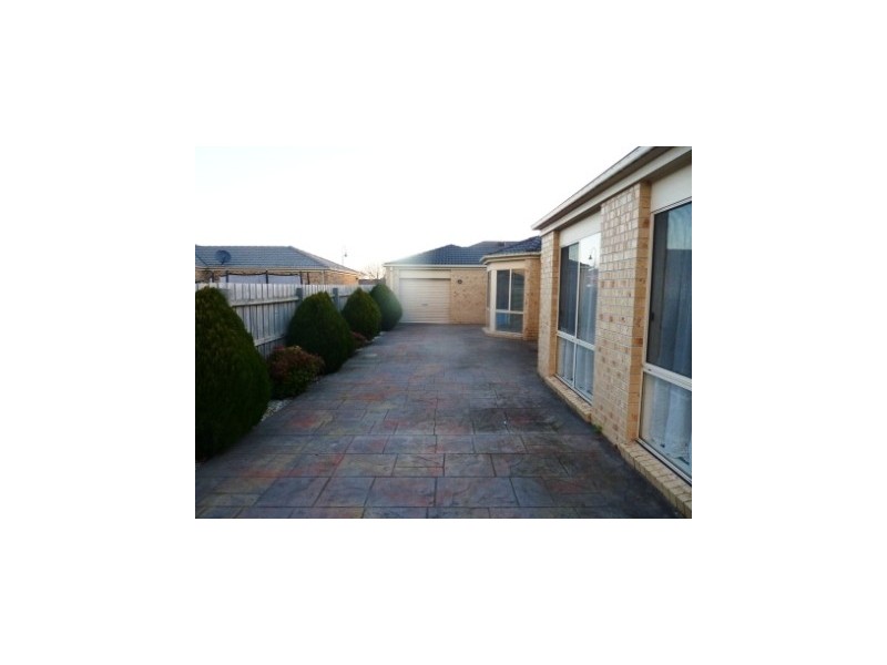 18 Ashmore Avenue, Narre Warren South VIC 3805