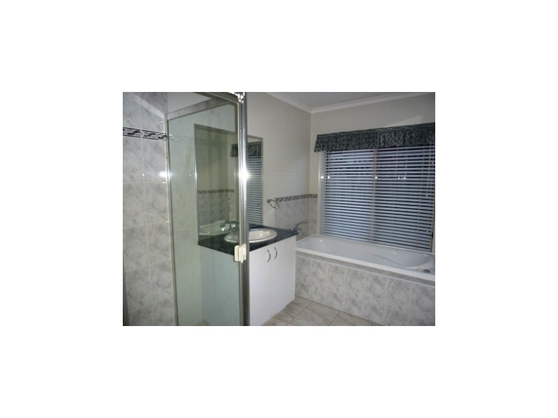 18 Ashmore Avenue, Narre Warren South VIC 3805