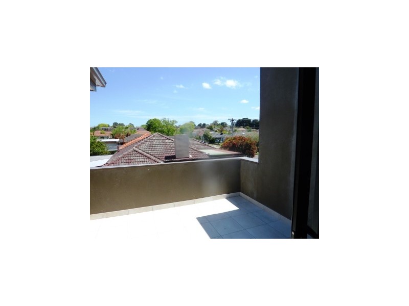 3/28 Burrows Avenue, Dandenong VIC 3175
