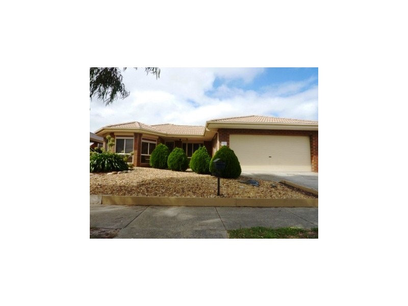 20 SAPPHIRE DRIVE, Hampton Park VIC 3976