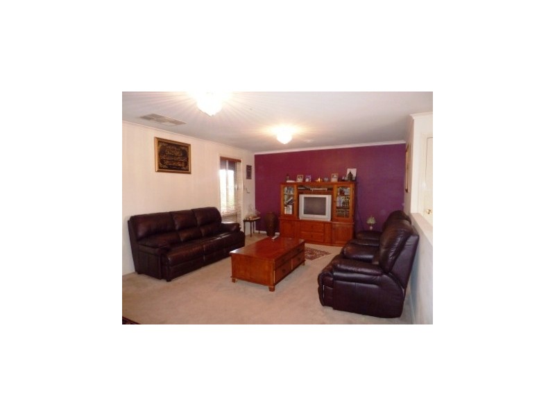 20 SAPPHIRE DRIVE, Hampton Park VIC 3976