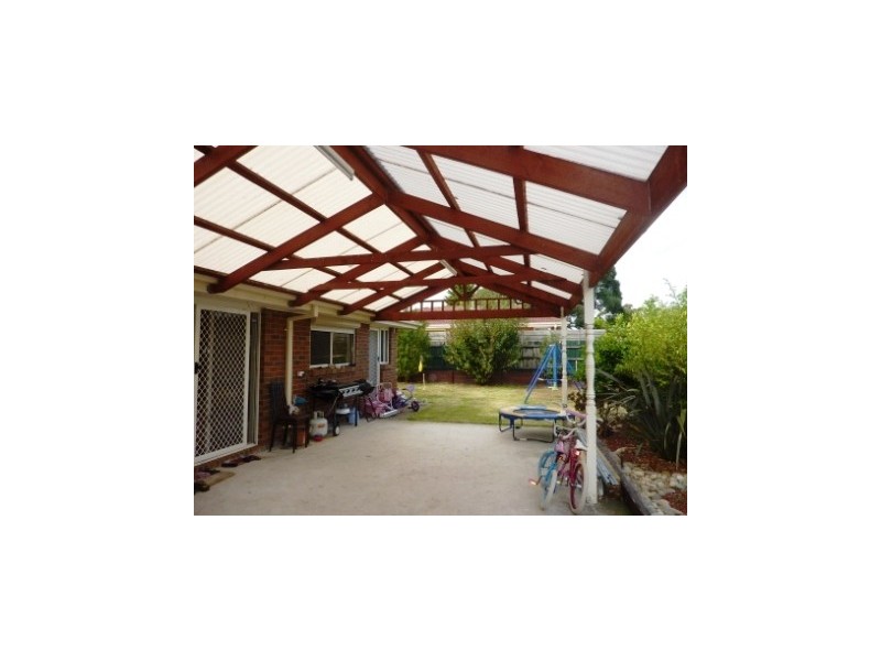 20 SAPPHIRE DRIVE, Hampton Park VIC 3976