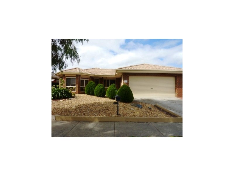 20 SAPPHIRE DRIVE, Hampton Park VIC 3976