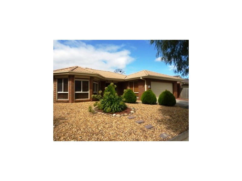 20 SAPPHIRE DRIVE, Hampton Park VIC 3976