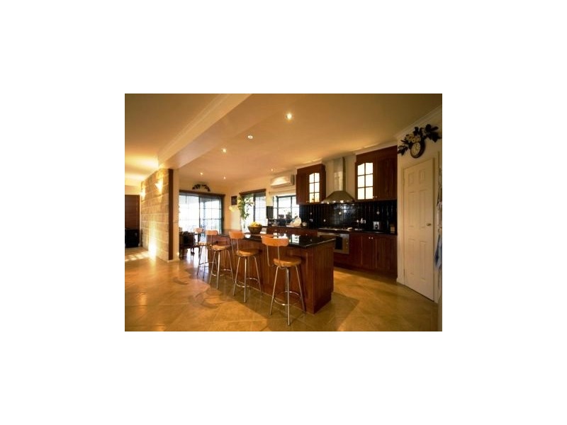 2 Halcyon Way, Narre Warren South VIC 3805