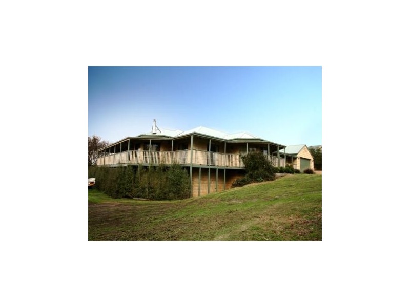 2 Halcyon Way, Narre Warren South VIC 3805