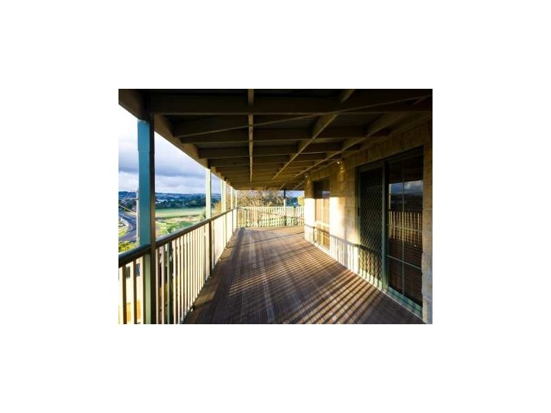 2 Halcyon Way, Narre Warren South VIC 3805