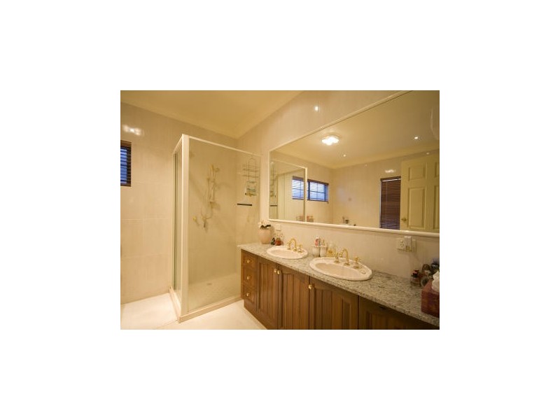 2 Halcyon Way, Narre Warren South VIC 3805