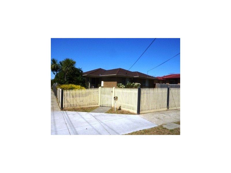 100 LOCH ROAD, Dandenong North VIC 3175