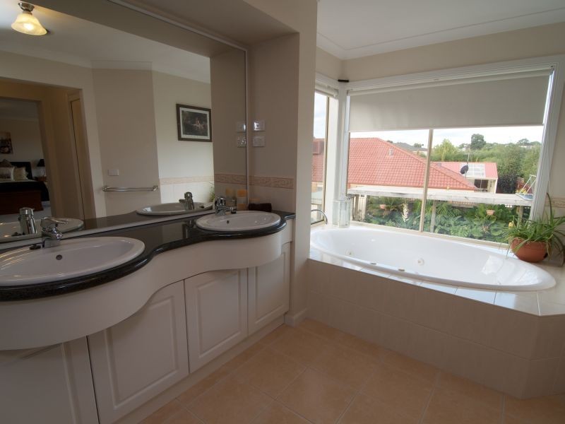 70 Paterson Drive, Lynbrook VIC 3975