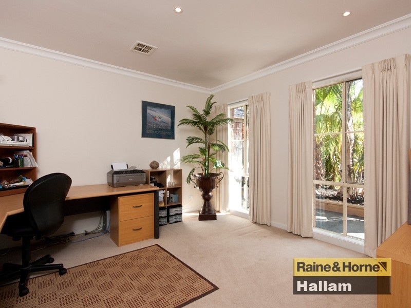 70 Paterson Drive, Lynbrook VIC 3975